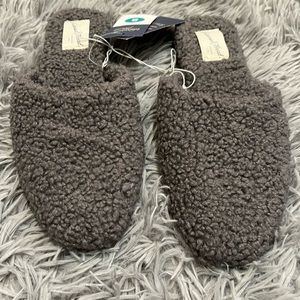 NWT Universal Threads Fuzzy Gray Slip On Slippers size 8 Slide On